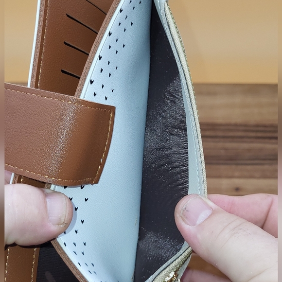 🩷 3/$15 Cute Women's Wallet with a Heart Pattern in White & Brown, NWOT - Picture 3 of 5